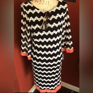 Signature Camryn- Super cute midi dress with great chevron looking print